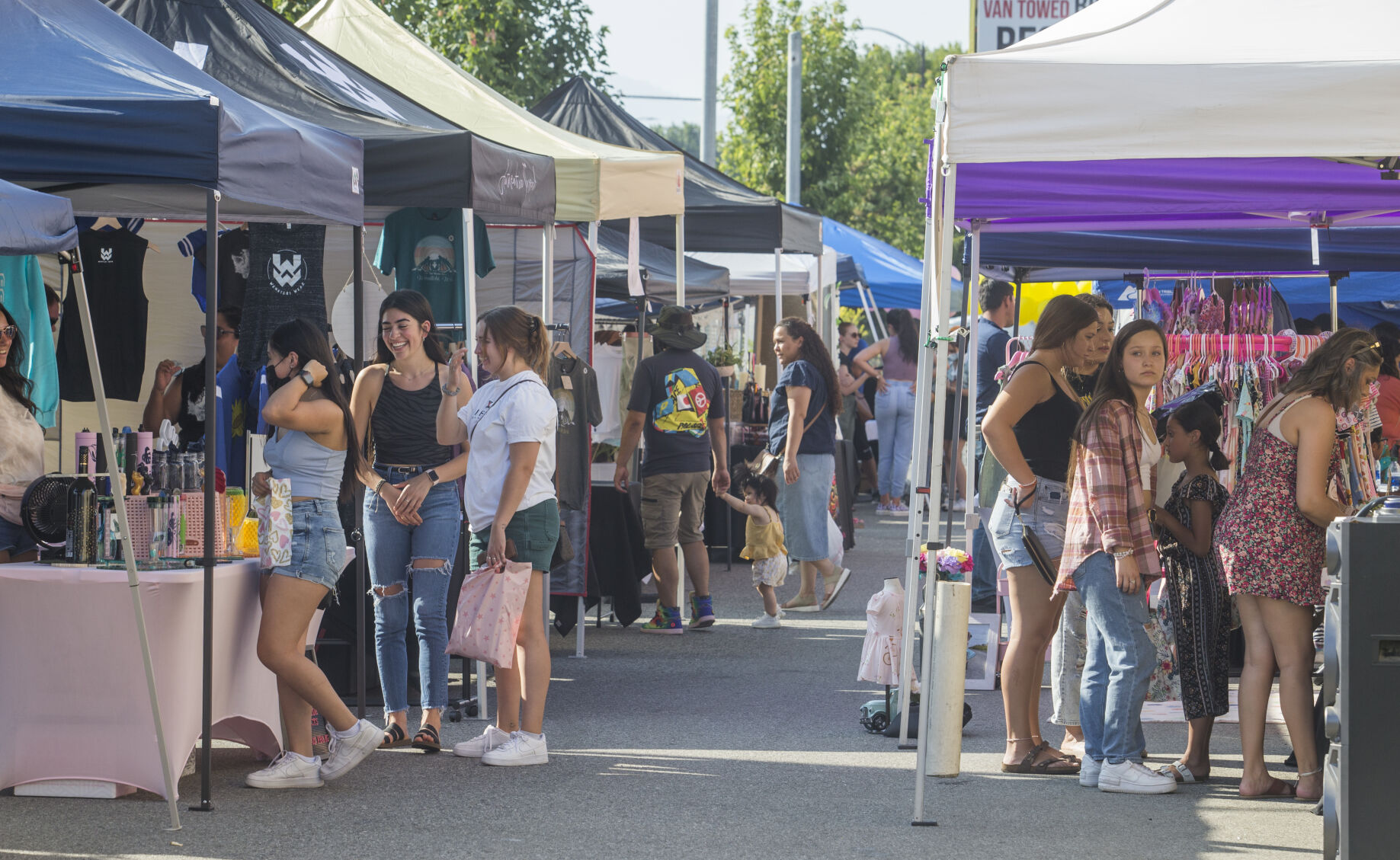 210727-newslocal-CraftMarket 02.JPG